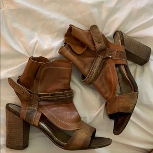 Diba Tru Heels